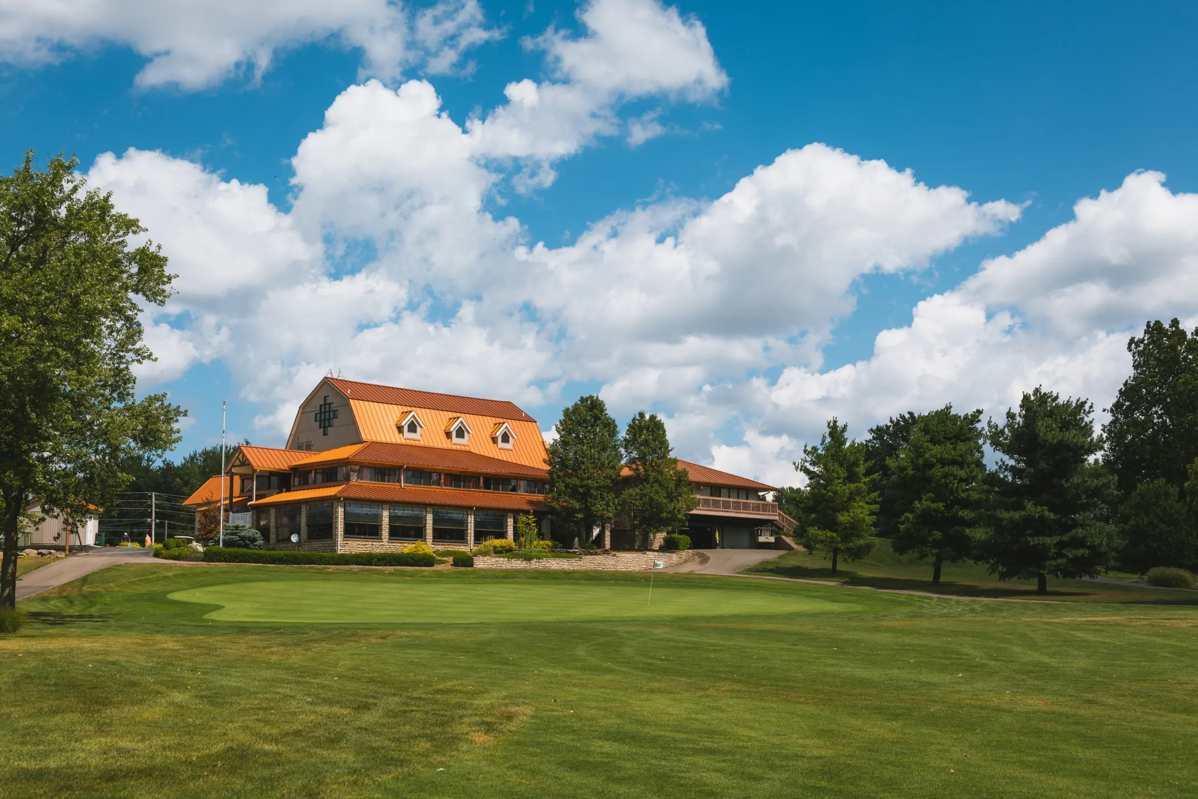 The Coppertop Golf clubhouse behind the green